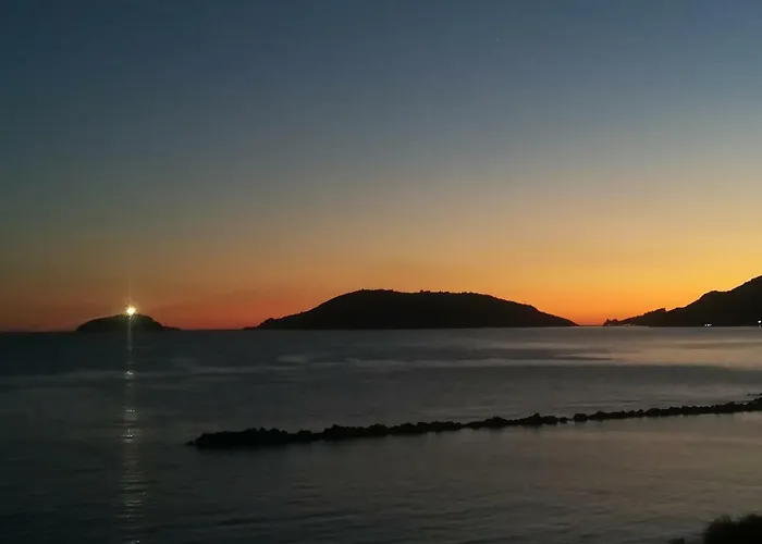 Il Faro Dei Poeti Lerici