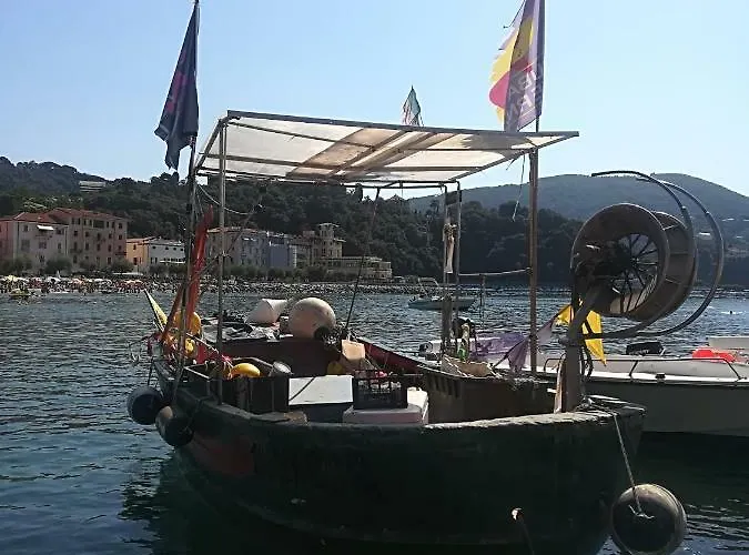 Il Faro Dei Poeti