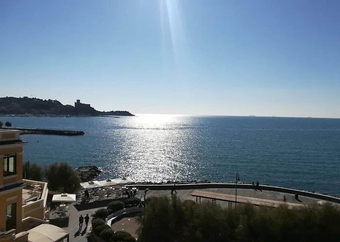 Il Faro Dei Poeti Lägenhet