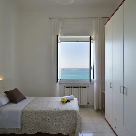 Il Faro Dei Poeti * Lerici
