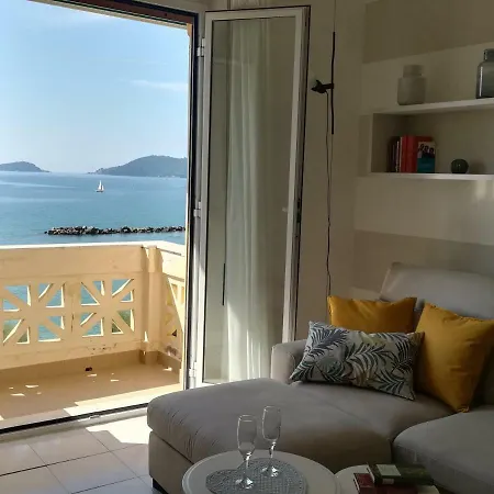 Il Faro Dei Poeti