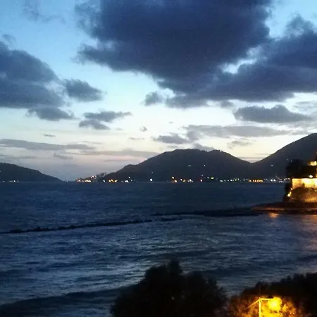 Il Faro Dei Poeti Apartment Lerici