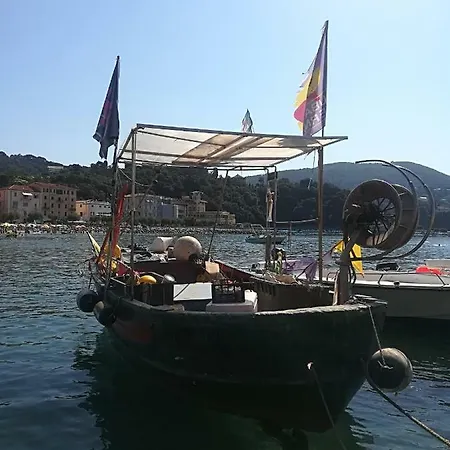 Il Faro Dei Poeti