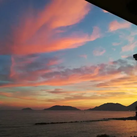 Il Faro Dei Poeti Lerici