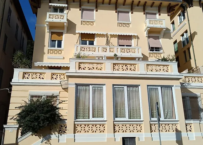 Il Faro Dei Poeti Lerici
