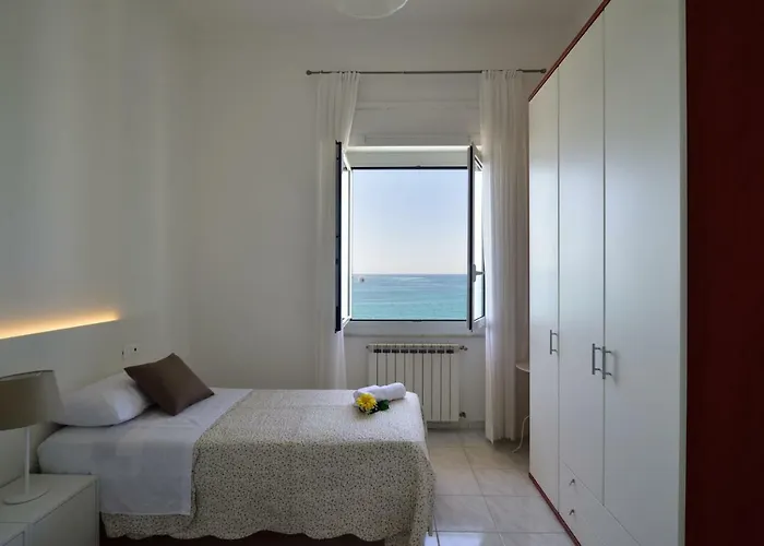 Il Faro Dei Poeti * Lerici